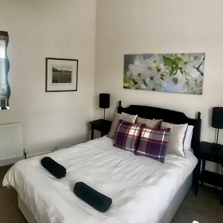3 Bed House, Central York, 10 Mins From Station יורק