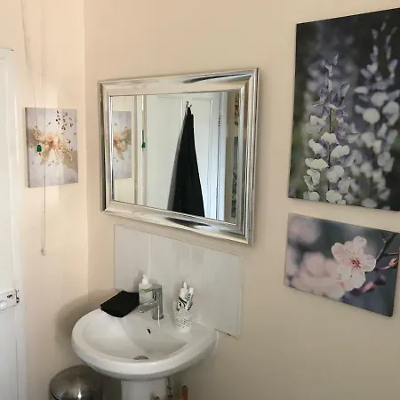 3 Bed House, Central York, 10 Mins From Station *